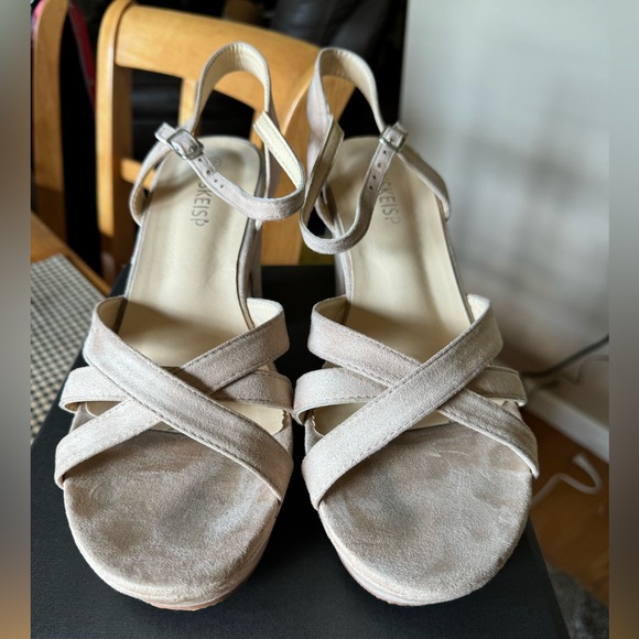 Wskeisp beige heels - Picture 2 of 2